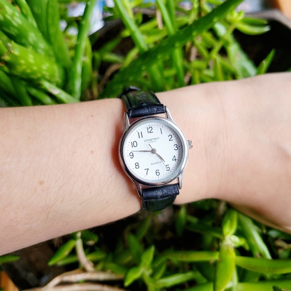 Classic Constant Quartz Watch - Picture 4 of 8